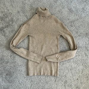 Cold shoulder turtle neck sweater ribbed